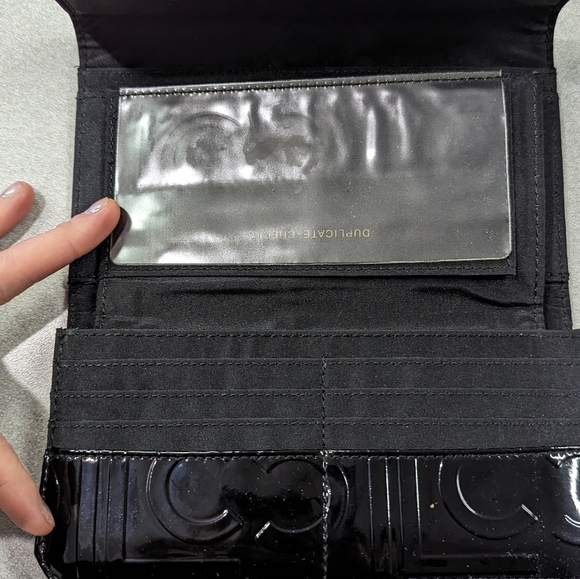 Liz Claiborne wallet - new - Picture 4 of 5